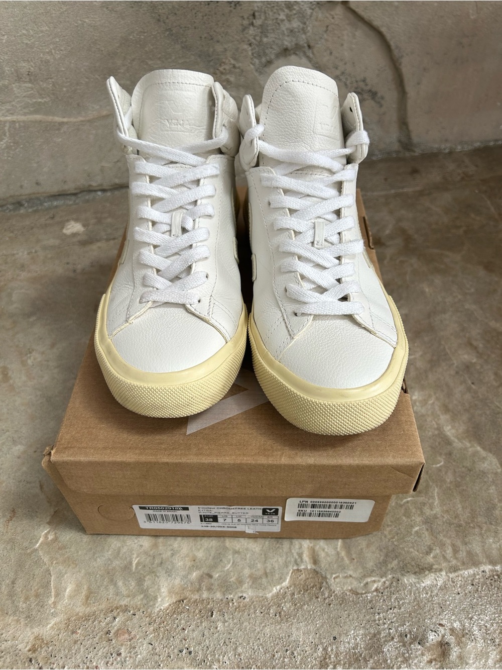 Veja Minotaur Chromefree Leather White Pierre Butter EU 38 US 7/7.5 - Picture 8 of 8